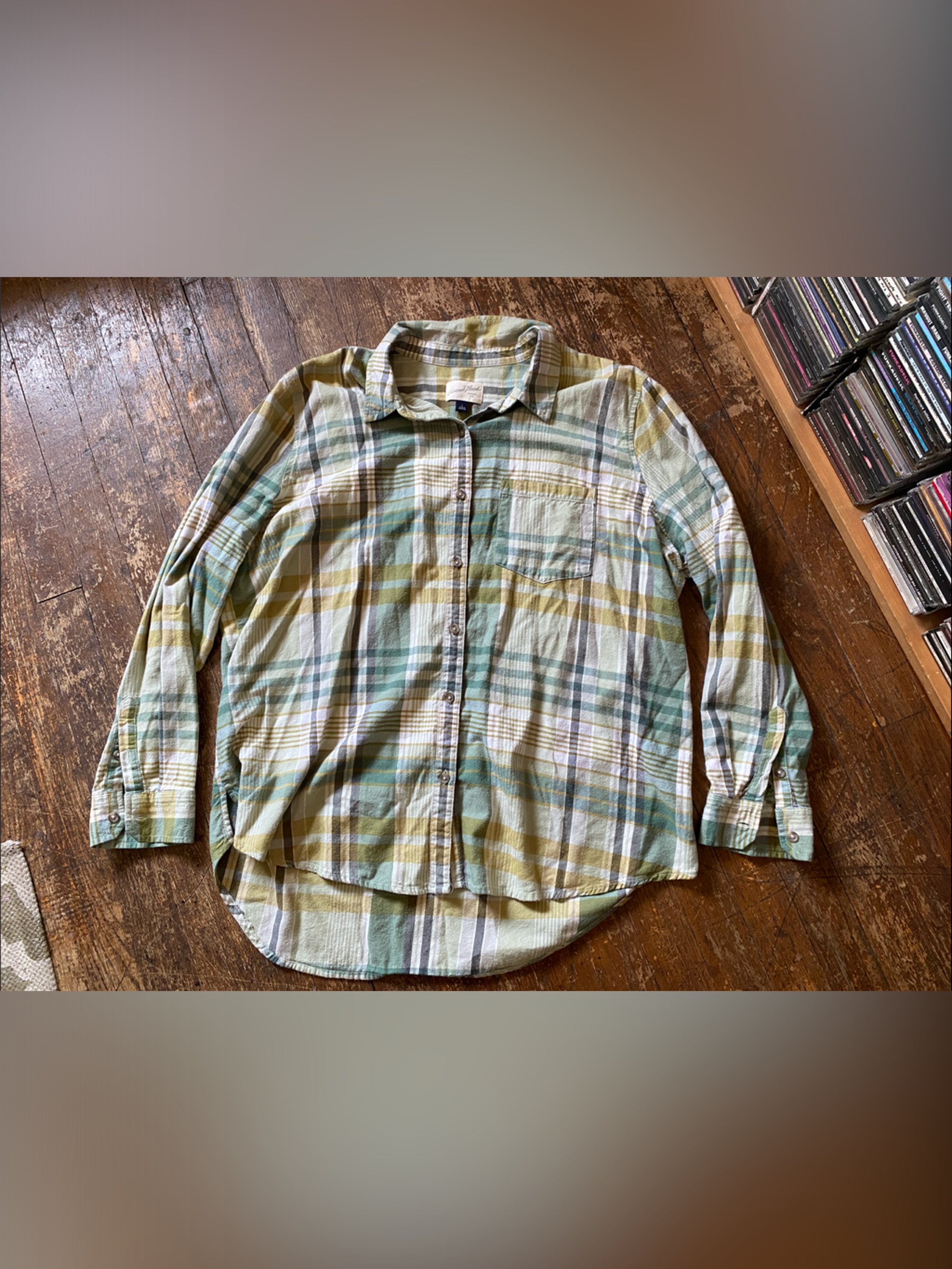 Universal Thread Womens Plaid Button-Down Shirt In Sage And Mustard Size Lg